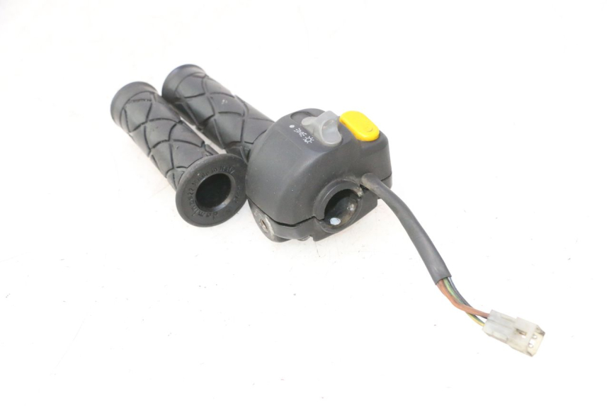 photo de COMANDO DIREITO YAMAHA YP MAJESTY 125 (1998 - 2001) - Ampliação técnica