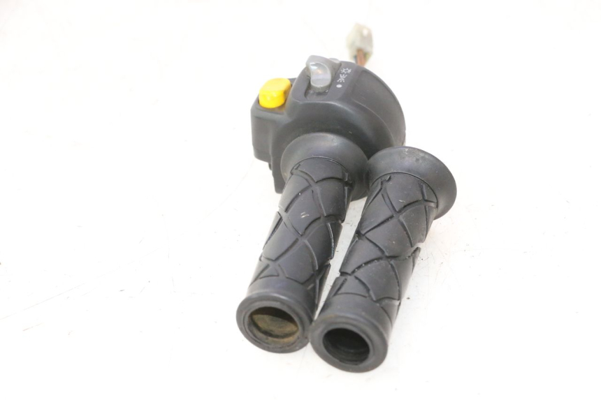 photo de COMANDO DIREITO YAMAHA YP MAJESTY 125 (1998 - 2001) - Pontos de fixação