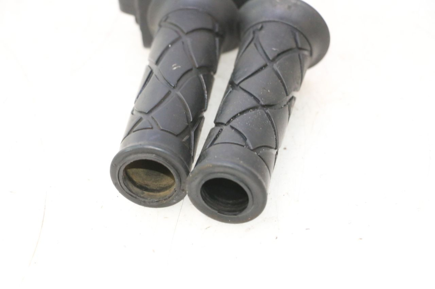 photo de COMANDO DIREITO YAMAHA YP MAJESTY 125 (1998 - 2001) - Estado da superfície