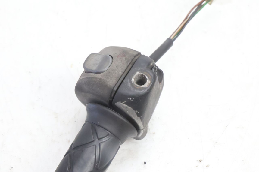 photo de COMANDO DIREITO YAMAHA YP MAJESTY 125 (2007 - 2010) - Zoom do estado de desgaste