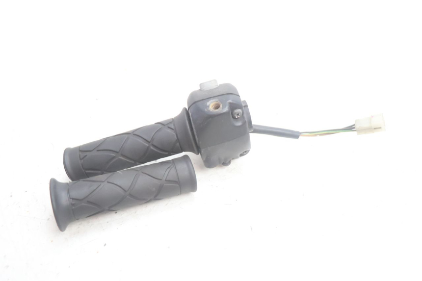 photo de COMANDO DIREITO YAMAHA YP MAJESTY 125 (2002 - 2006) - Ampliação técnica