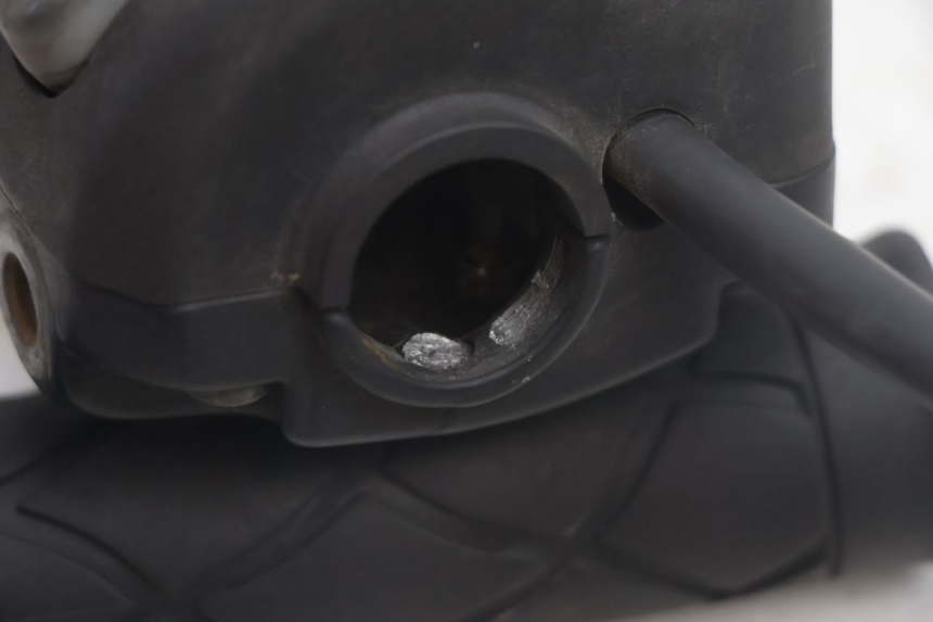 photo de COMANDO DIREITO YAMAHA YP MAJESTY 125 (2002 - 2006) - Pontos de fixação