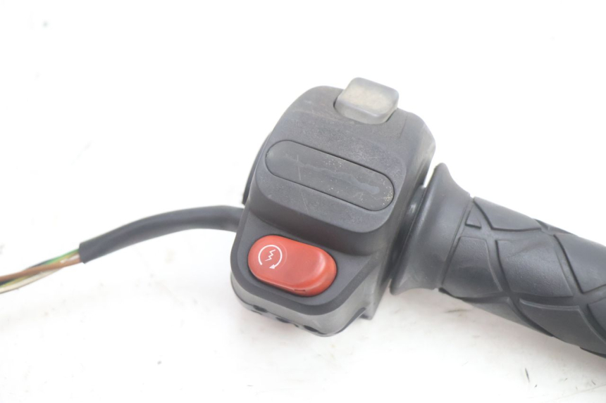 photo de COMANDO DIREITO YAMAHA YP MAJESTY 125 (2002 - 2006) - Detalhe da peça