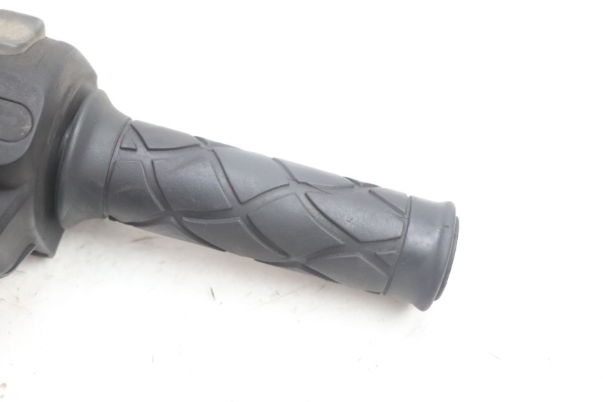 photo de COMANDO DIREITO YAMAHA YP MAJESTY 125 (2002 - 2006) - Zoom do estado de desgaste