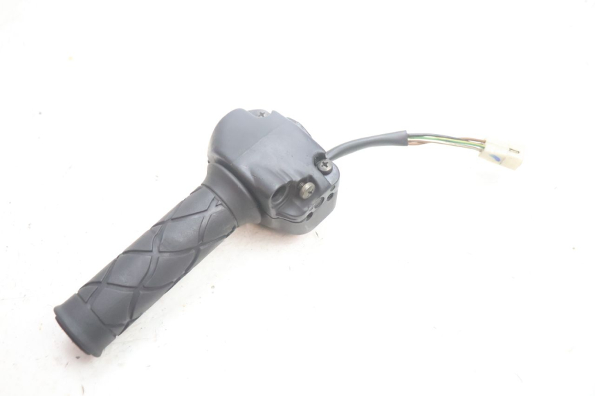 photo de COMANDO DIREITO YAMAHA YP MAJESTY 125 (2002 - 2006) - Pontos de fixação