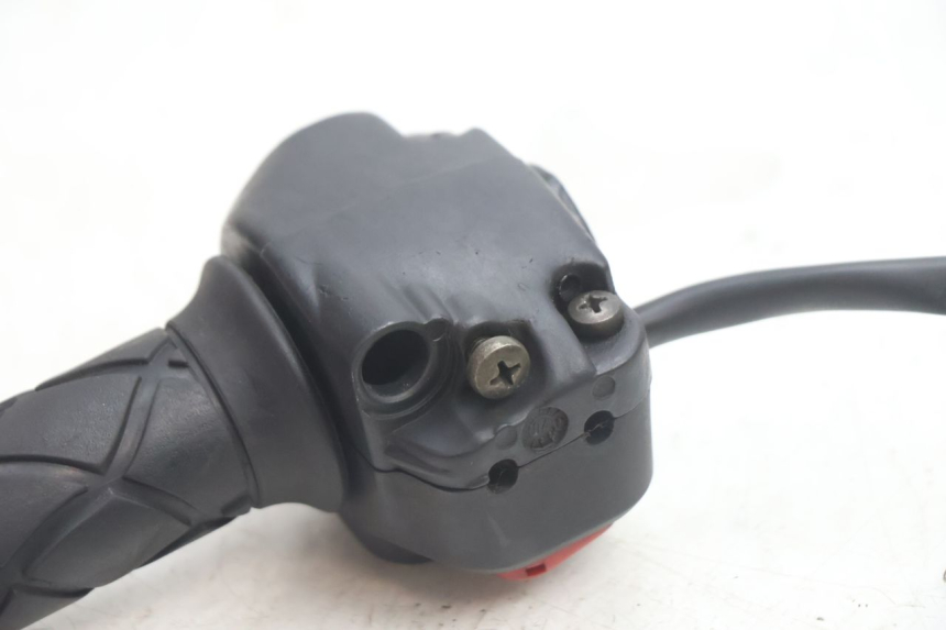photo de COMANDO DIREITO YAMAHA YP MAJESTY 125 (2002 - 2006) - Estado da superfície