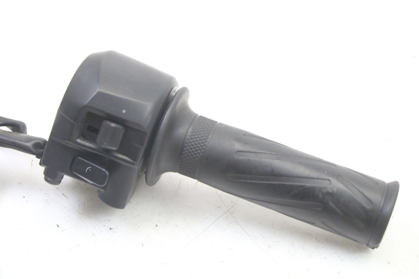photo de COMANDO DIREITO YAMAHA YP X-MAX XMAX 400 (2014 - 2017) - Detalhe da peça