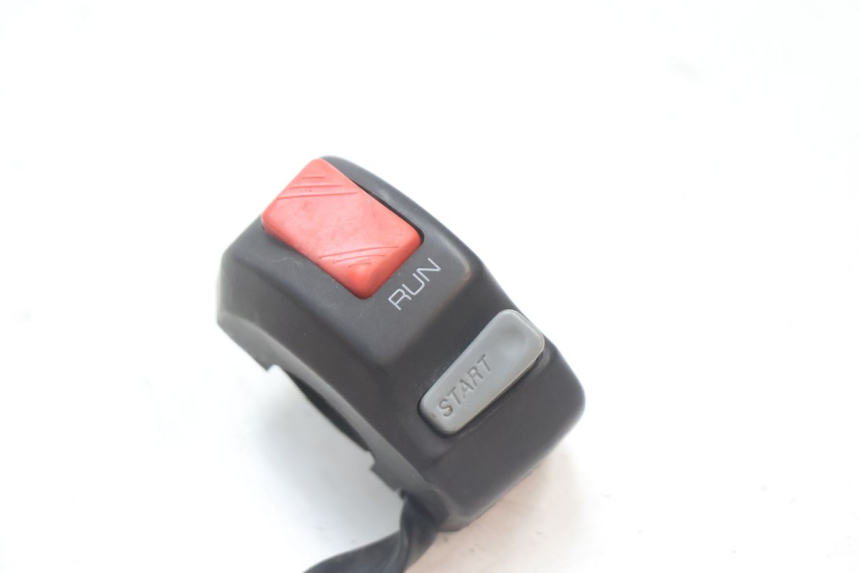 photo de COMUTADOR DIREITO YAMAHA YZF R GENESIS 750 (1993 - 1998) - Detalhe da peça