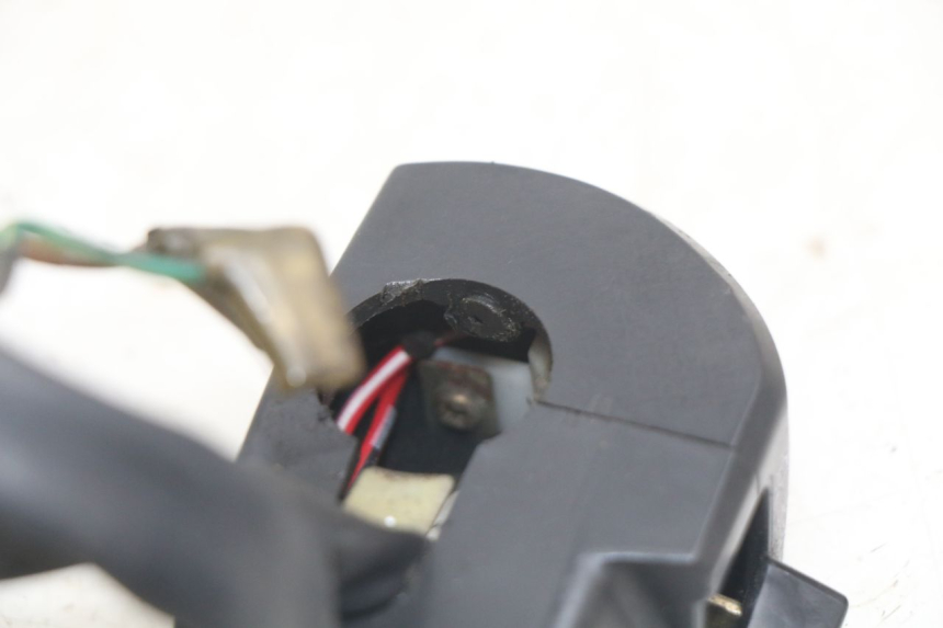 photo de COMANDO DIREITO YAMAHA YZF R THUNDERCAT 600 (1996 - 2003) - Detalhe da peça