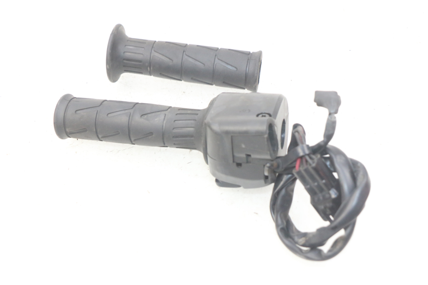 photo de COMANDO DIREITO KAWASAKI Z S 750 (2003 - 2006) - Outro ângulo de visão