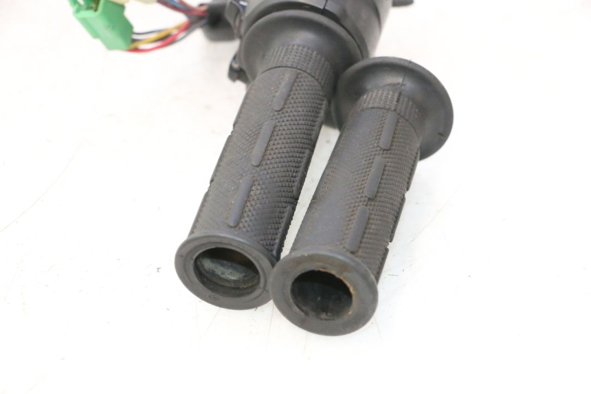 photo de COMANDO DIREITO KAWASAKI ZX-6R ZX6R 600 (1995 - 1997) - Pontos de fixação