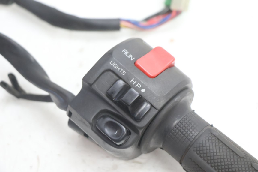 photo de COMANDO DIREITO KAWASAKI ZX-6R ZX6R 600 (1995 - 1997) - Detalhe da peça