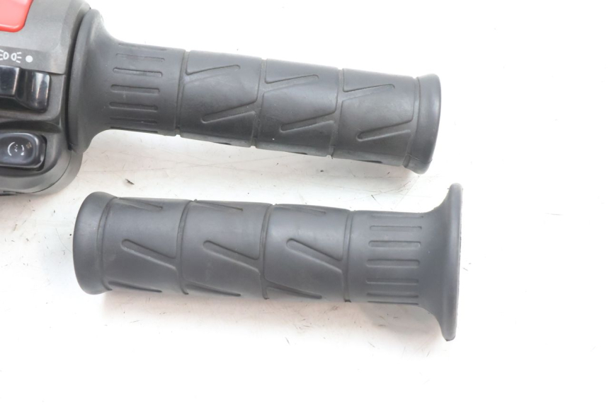 photo de COMANDO DIREITO KAWASAKI ZZR 600 (1995 - 2004) - Zoom do estado de desgaste