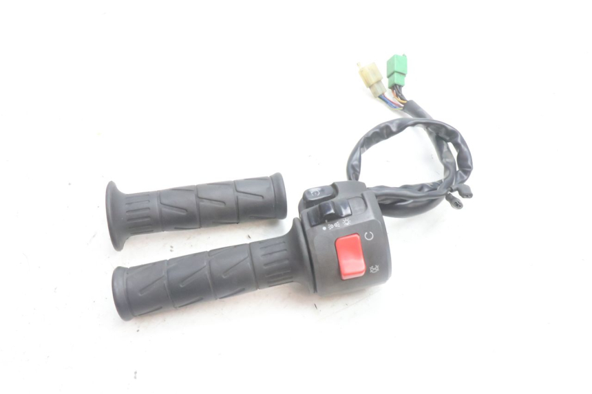 photo de COMANDO DIREITO KAWASAKI ZZR 600 (1995 - 2004) - Outro ângulo de visão