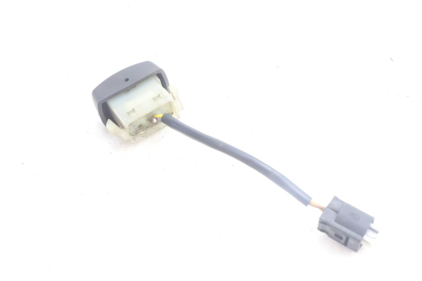 photo de INTERRUPTOR DE LUZES DE EMERGÊNCIA BMW C1 125 (2000 - 2003) - Outro ângulo de visão