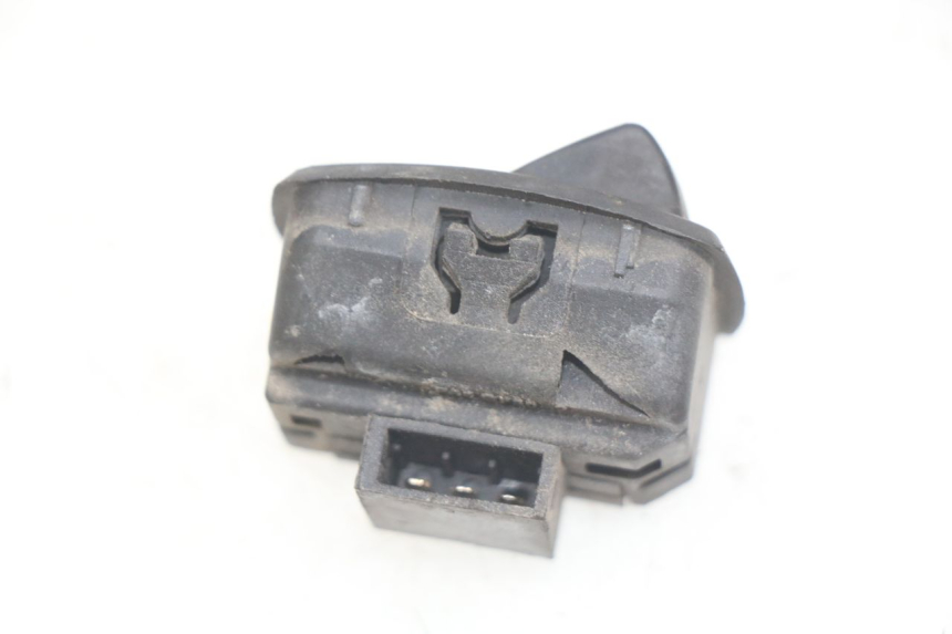 photo de COMUTADOR DE LUZES DE EMERGÊNCIA PEUGEOT DJANGO 4T 50 (2014 - 2019) - Zoom do estado de desgaste