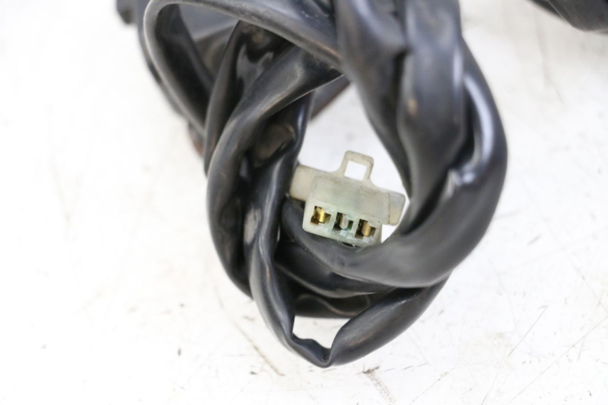 photo de COMUTADOR DE LUZES DE EMERGÊNCIA YAMAHA FJR ABS 1300 (2006 - 2012) - Zoom do estado de desgaste
