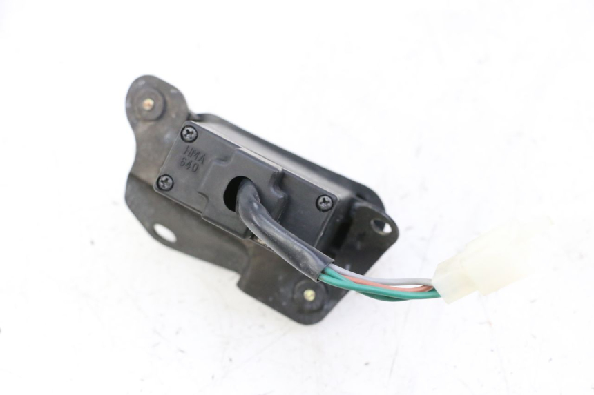 photo de COMUTADOR DE LUZES DE EMERGÊNCIA SYM JOYMAX 125 (2010 - 2017) - Detalhe da peça