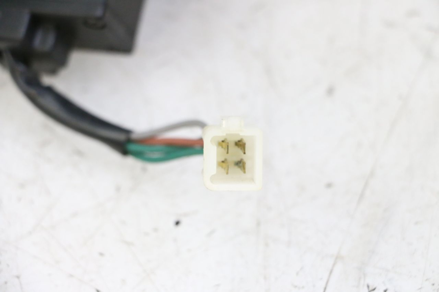 photo de COMUTADOR DE LUZES DE EMERGÊNCIA SYM JOYMAX 125 (2010 - 2017) - Zoom do estado de desgaste