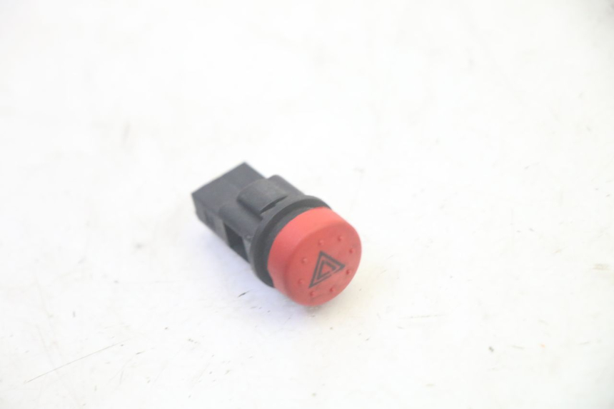 photo de COMUTADOR DE LUZES DE EMERGÊNCIA PIAGGIO MP3 HPE 350 (2018 - 2020) - Detalhe da peça