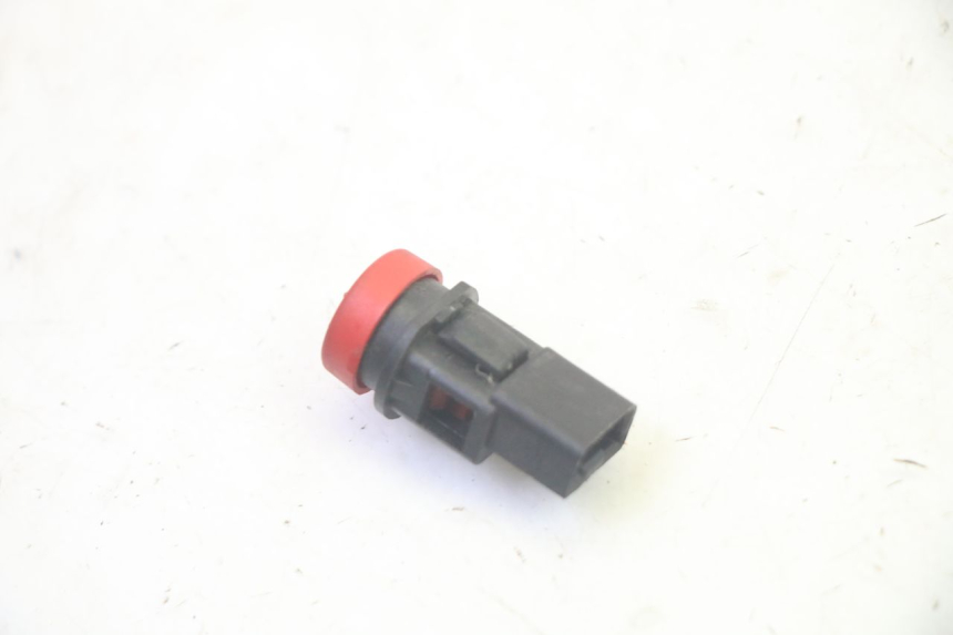 photo de COMUTADOR DE LUZES DE EMERGÊNCIA PIAGGIO MP3 HPE 350 (2018 - 2020) - Zoom do estado de desgaste