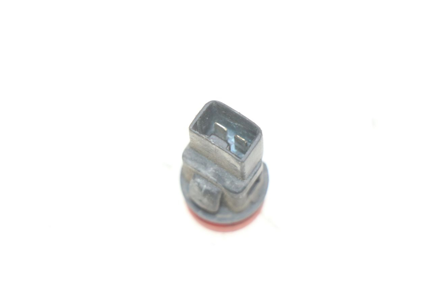 photo de COMUTADOR DE LUZES DE EMERGÊNCIA PIAGGIO MP3 LT 400 (2007 - 2012) - Zoom do estado de desgaste