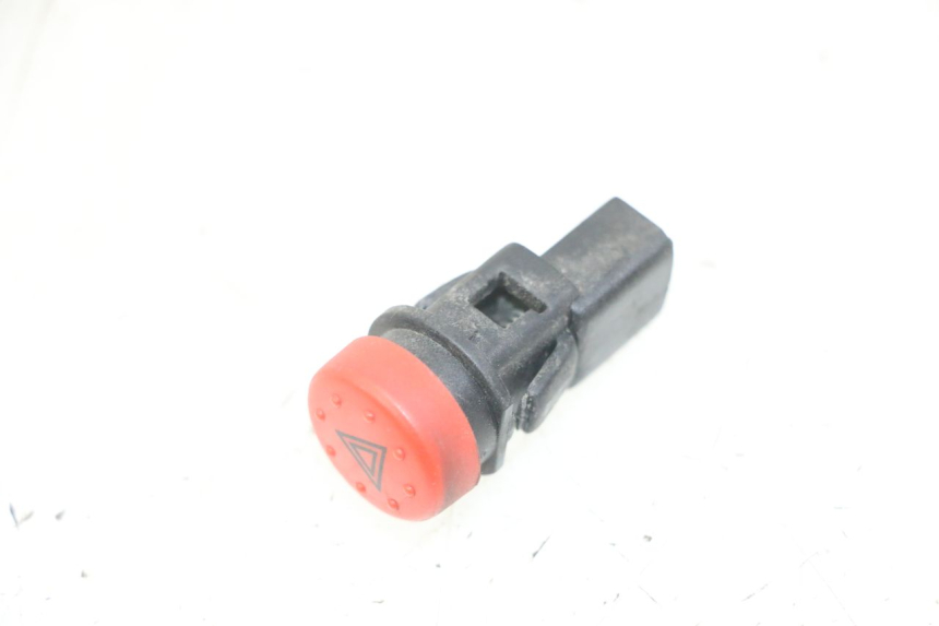 photo de COMUTADOR DE LUZES DE EMERGÊNCIA PIAGGIO MP3 LT 300 (2010 - 2016) - Zoom do estado de desgaste