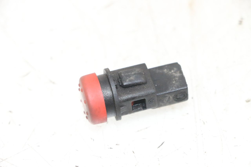 photo de INTERRUPTOR DE LUZES DE EMERGÊNCIA PIAGGIO MP3 LT 300 (2010 - 2016) - Zoom do estado de desgaste