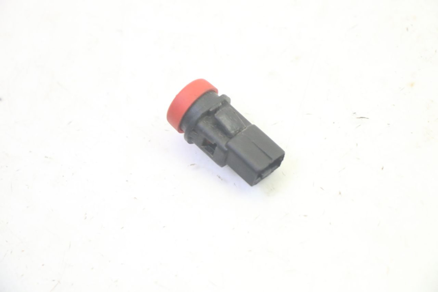 photo de COMUTADOR DE LUZES DE EMERGÊNCIA PIAGGIO MP3 LT 400 (2007 - 2012) - Zoom do estado de desgaste