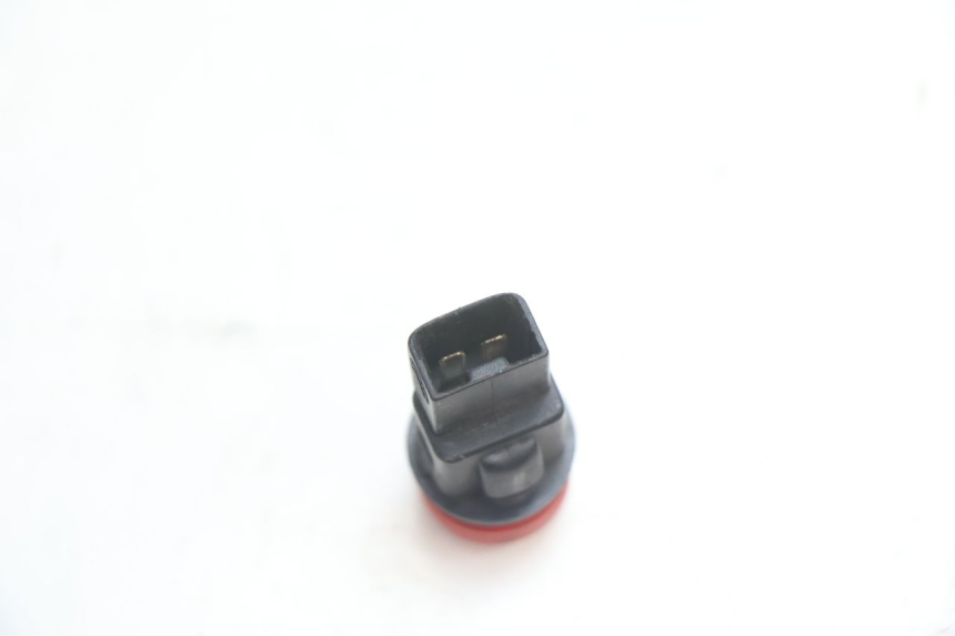 photo de INTERRUPTOR DE LUZES DE EMERGÊNCIA PIAGGIO MP3 LT 300 (2010 - 2016) - Outro ângulo de visão