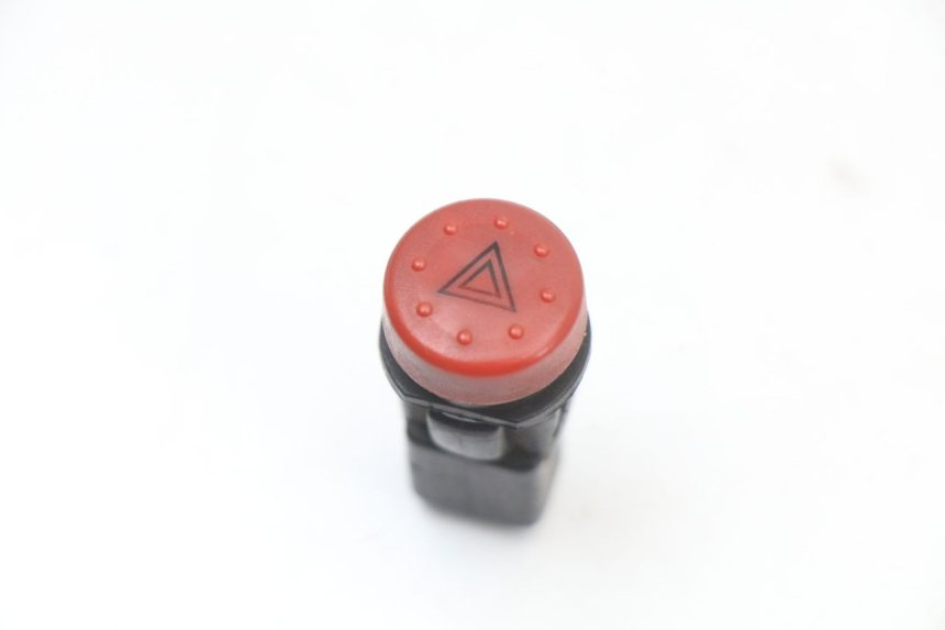 photo de INTERRUPTOR DE LUZES DE EMERGÊNCIA PIAGGIO MP3 125 (2006 - 2014) - Detalhe da peça