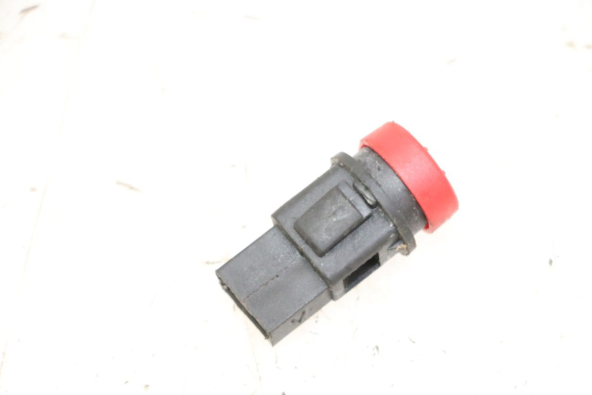 photo de INTERRUPTOR DE LUZES DE EMERGÊNCIA PIAGGIO MP3 500 (2014 - 2017) - Detalhe da peça