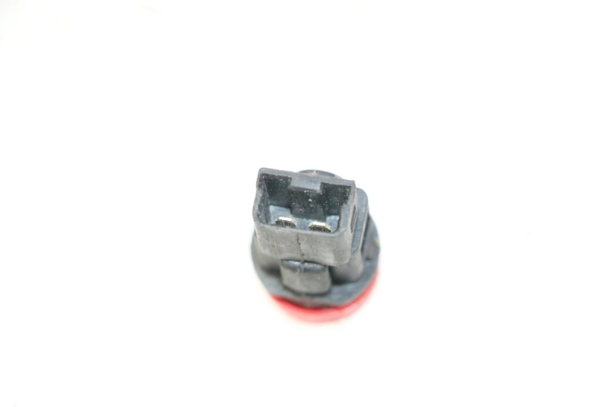 photo de INTERRUPTOR DE LUZES DE EMERGÊNCIA PIAGGIO MP3 500 (2014 - 2017) - Zoom do estado de desgaste