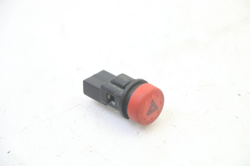 photo de COMUTADOR DE LUZES DE EMERGÊNCIA PIAGGIO MP3 RL 250 (2006 - 2010) - Detalhe da peça
