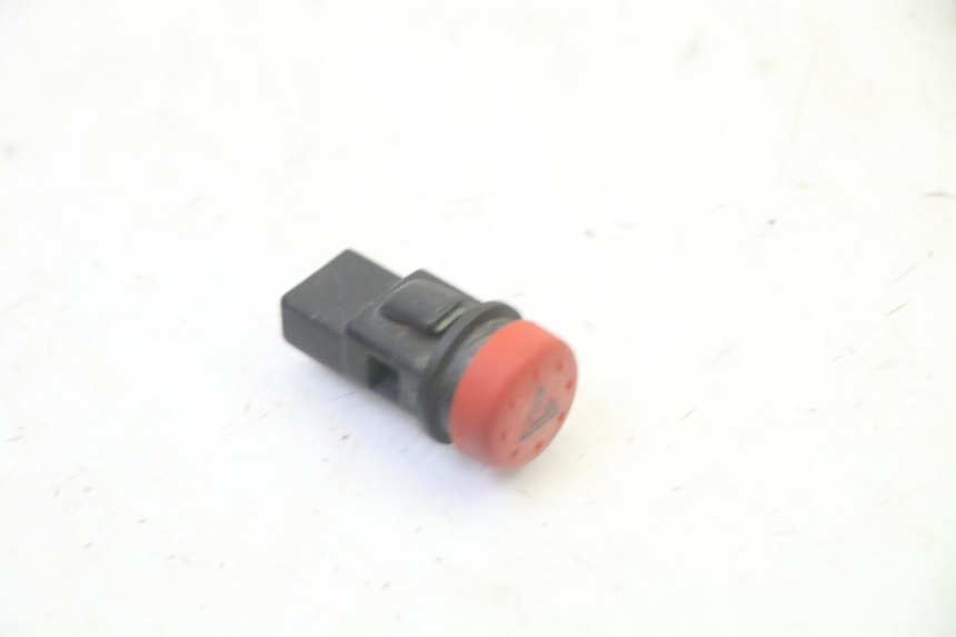 photo de INTERRUPTOR DE LUZES DE EMERGÊNCIA PIAGGIO MP3 500 (2011 - 2015) - Detalhe da peça