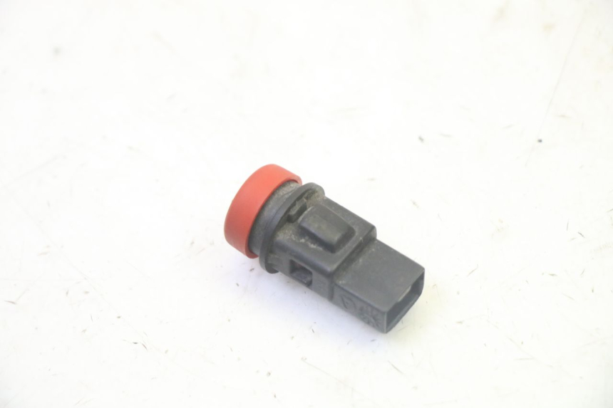 photo de INTERRUPTOR DE LUZES DE EMERGÊNCIA PIAGGIO MP3 500 (2011 - 2015) - Zoom do estado de desgaste