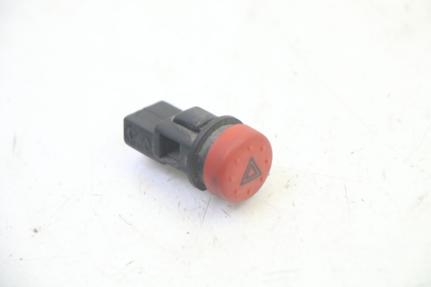 photo de INTERRUPTOR DE LUZES DE EMERGÊNCIA PIAGGIO MP3 125 (2006 - 2014) - Detalhe da peça