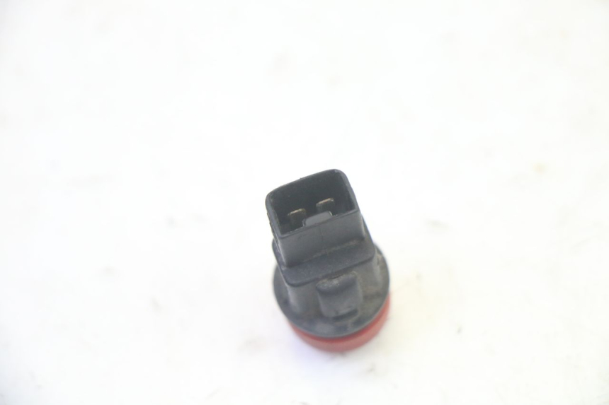 photo de INTERRUPTOR DE LUZES DE EMERGÊNCIA PIAGGIO MP3 125 (2006 - 2014) - Outro ângulo de visão
