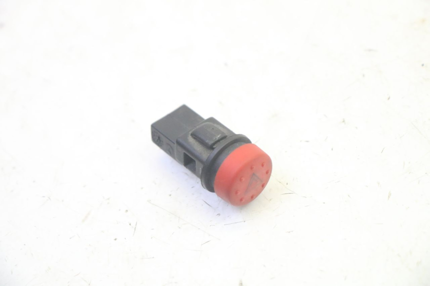 photo de COMUTADOR DE LUZES DE EMERGÊNCIA PIAGGIO MP3 RL 250 (2006 - 2010) - Detalhe da peça