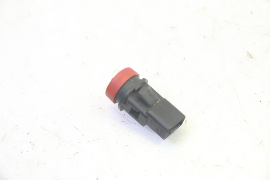 photo de COMUTADOR DE LUZES DE EMERGÊNCIA PIAGGIO MP3 RL 250 (2006 - 2010) - Zoom do estado de desgaste