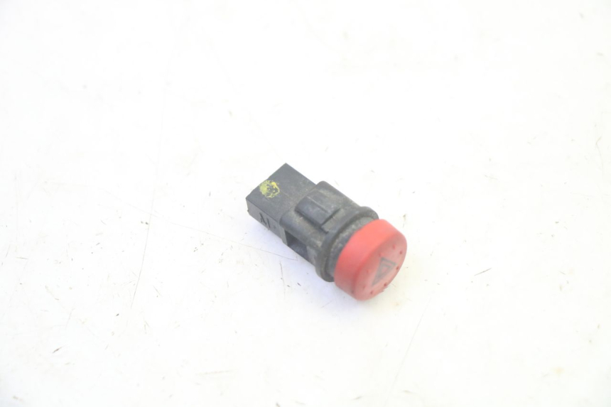 photo de COMUTADOR DE LUZES DE EMERGÊNCIA PIAGGIO MP3 500 (2016 - 2018) - Detalhe da peça