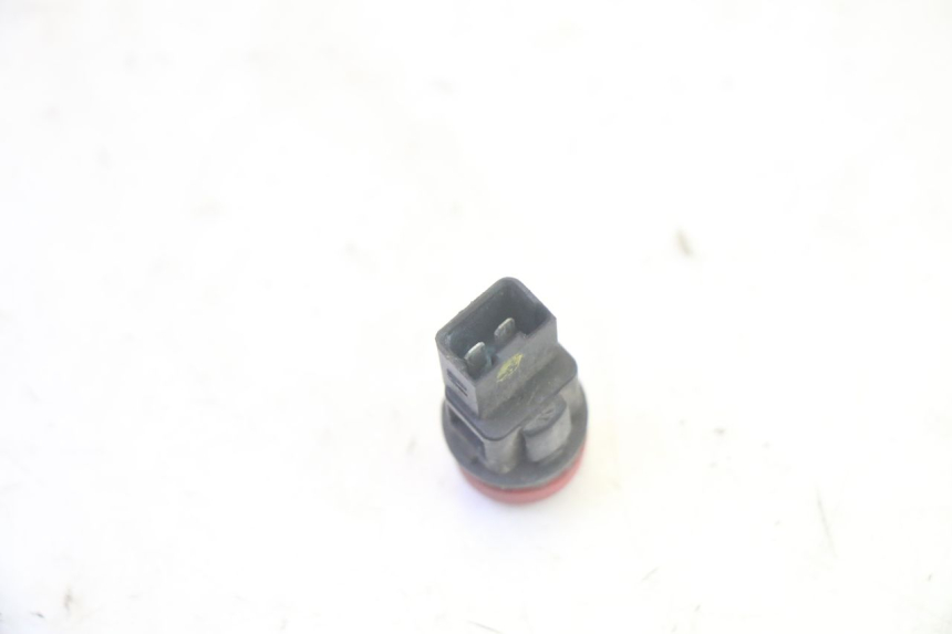 photo de COMUTADOR DE LUZES DE EMERGÊNCIA PIAGGIO MP3 500 (2016 - 2018) - Outro ângulo de visão