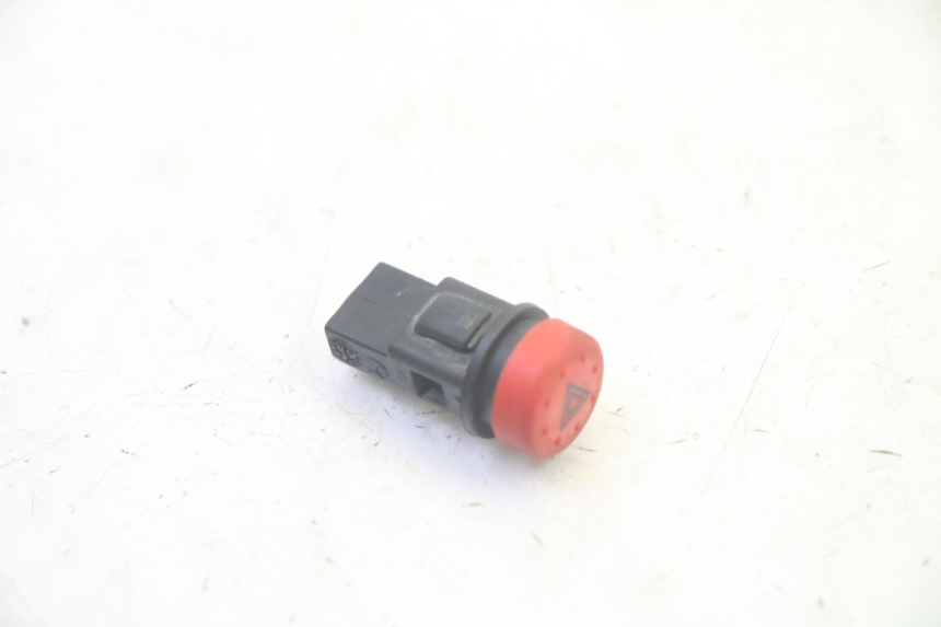 photo de COMUTADOR DE LUZES DE EMERGÊNCIA PIAGGIO MP3 RL 250 (2006 - 2010) - Detalhe da peça