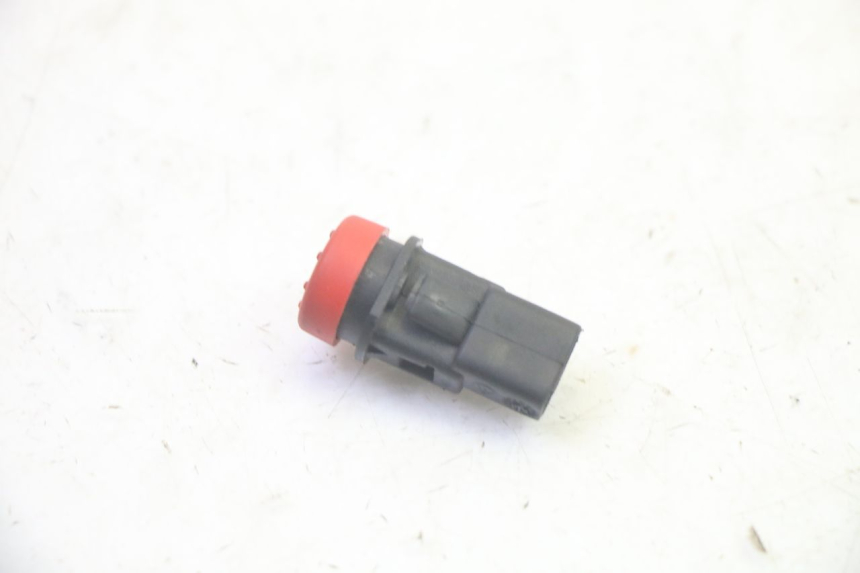 photo de COMUTADOR DE LUZES DE EMERGÊNCIA PIAGGIO MP3 RL 250 (2006 - 2010) - Zoom do estado de desgaste