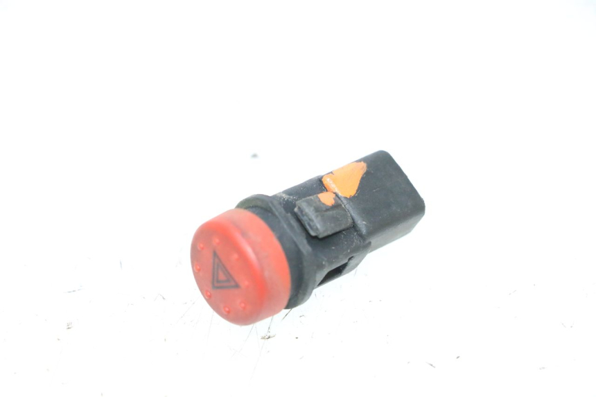 photo de COMUTADOR DE LUZES DE EMERGÊNCIA PIAGGIO MP3 RL 250 (2006 - 2010) - Zoom do estado de desgaste