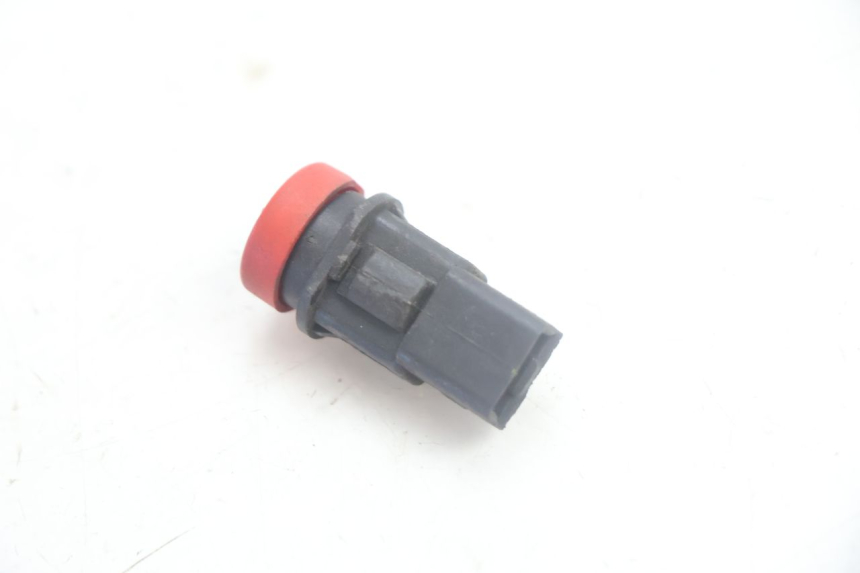 photo de COMUTADOR DE LUZES DE EMERGÊNCIA PIAGGIO MP3 500 (2016 - 2018) - Zoom do estado de desgaste
