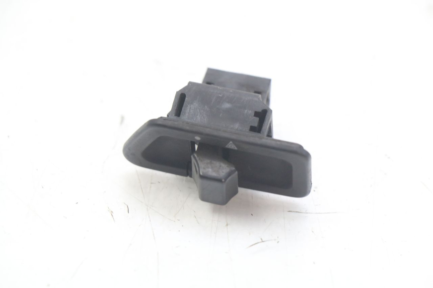 photo de INTERRUPTOR DE LUZES DE EMERGÊNCIA MBK SKYCRUISER 125 (2006 - 2009) - Vista principal