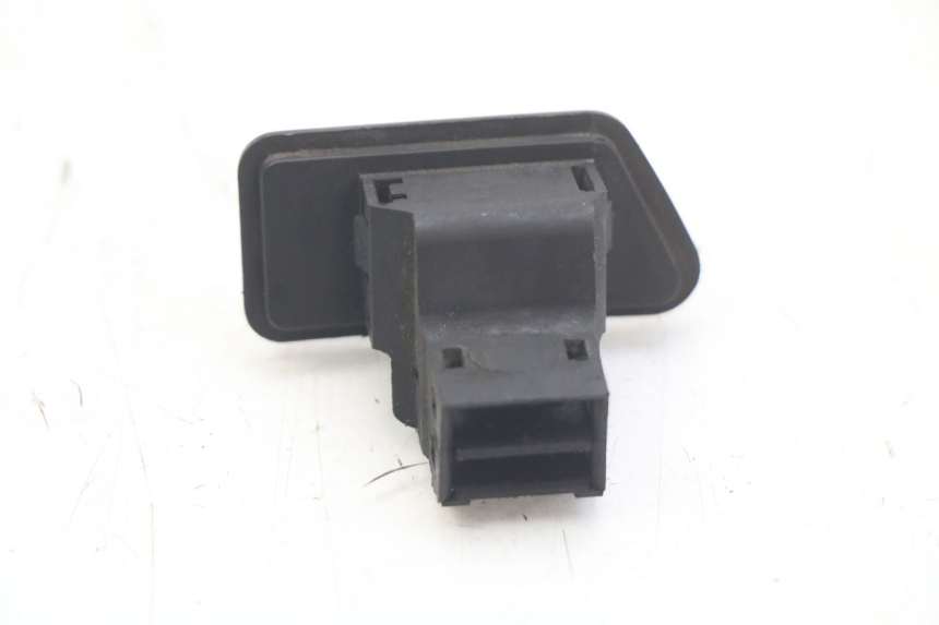 photo de INTERRUPTOR DE LUZES DE EMERGÊNCIA MBK SKYCRUISER 125 (2006 - 2009) - Zoom do estado de desgaste