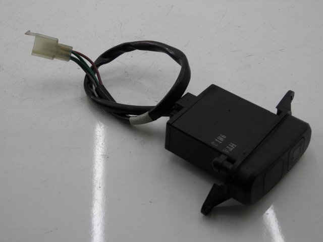 photo de COMUTADOR DE LUZES DE EMERGÊNCIA SYM GTS EVO 125 (2009 - 2013) - Vista principal