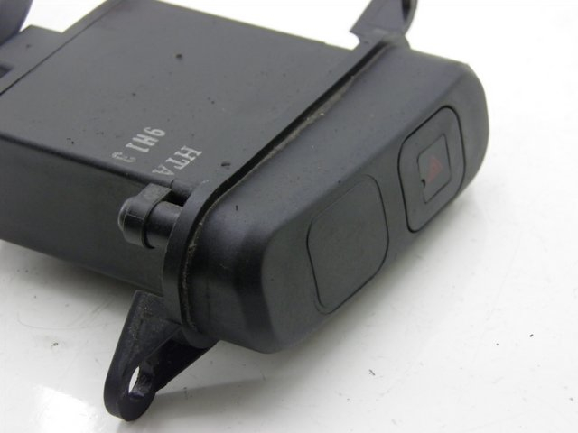 photo de COMUTADOR DE LUZES DE EMERGÊNCIA SYM GTS EVO 125 (2009 - 2013) - Detalhe da peça